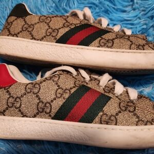 Gucci sneakers size 32